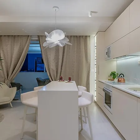 Levelup Apartment Split